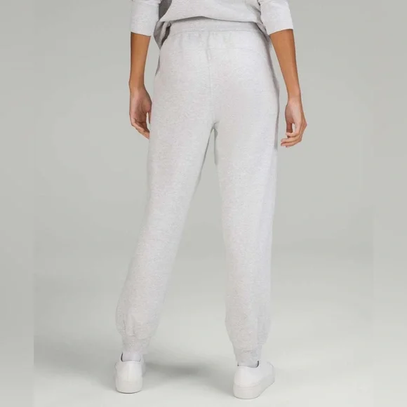Lululemon Scuba High-Rise Jogger - Picture 2 of 8